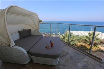Charisma De Luxe Hotel