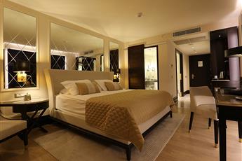 Charisma De Luxe Hotel