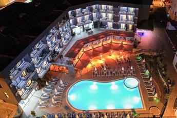 Clover Magic Park Side Hotel 4*