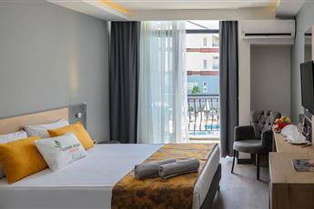 Clover Magic Park Side Hotel 4*