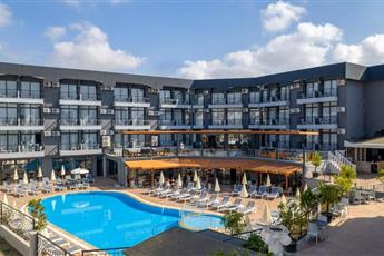 Clover Magic Park Side Hotel