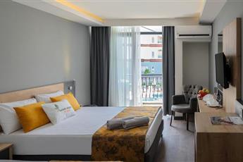 Clover Magic Park Side Hotel