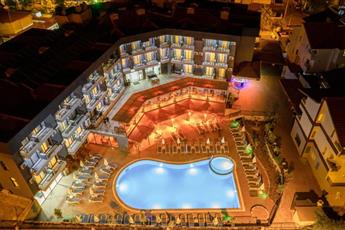 Clover Magic Park Side Hotel