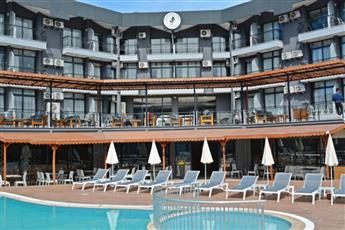 Clover Magic Park Side Hotel