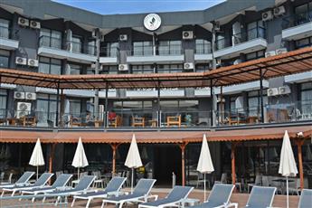 Clover Magic Park Side Hotel