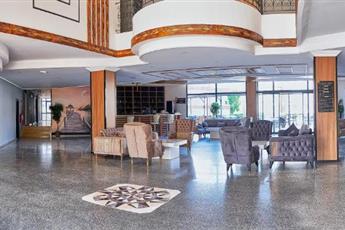 Clover Magic Park Side Hotel