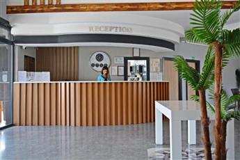 Clover Magic Park Side Hotel
