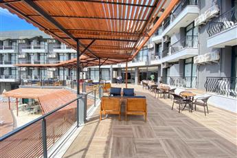 Clover Magic Park Side Hotel