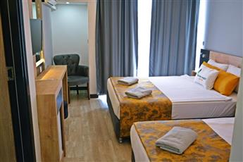 Clover Magic Park Side Hotel