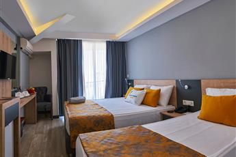 Clover Magic Park Side Hotel