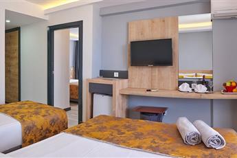Clover Magic Park Side Hotel