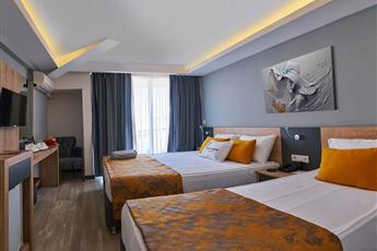 Clover Magic Park Side Hotel