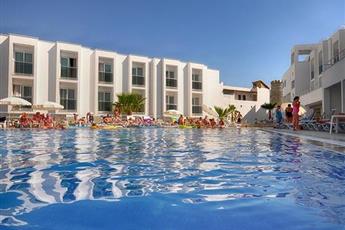 Club Shark Hotel
