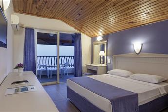 Club Turtas Beach Hotel 4*