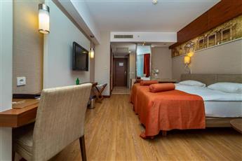 Commodore Elite Suites & Spa 5*
