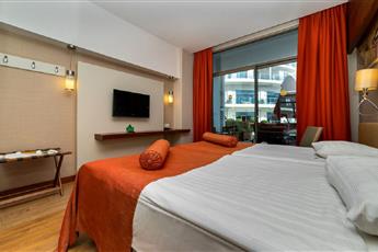 Commodore Elite Suites & Spa - Adults Only 18+
