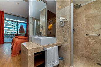 Commodore Elite Suites & Spa - Adults Only 18+