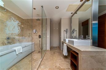 Commodore Elite Suites & Spa - Adults Only 18+