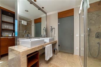 Commodore Elite Suites & Spa - Adults Only 18+