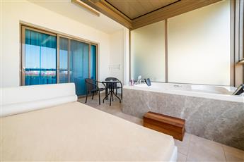 Commodore Elite Suites & Spa - Adults Only 18+