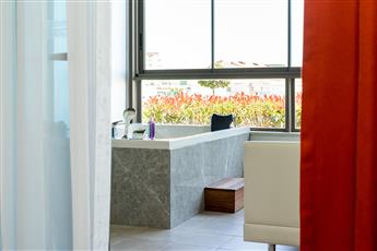 Commodore Elite Suites & Spa - Adults Only 18+