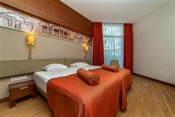 Commodore Elite Suites & Spa (Adults Only 18+)