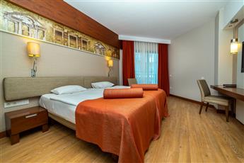 Commodore Elite Suites & Spa (Adults Only 18+)