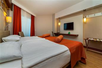 Commodore Elite Suites & Spa (Adults Only 18+)