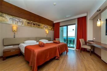 Commodore Elite Suites & Spa (Adults Only 18+)