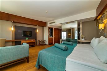 Commodore Elite Suites & Spa (Adults Only 18+)