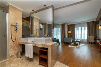 Commodore Elite Suites & Spa (Adults Only 18+)