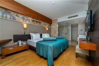 Commodore Elite Suites & Spa (Adults Only 18+)