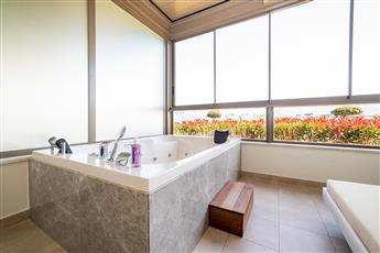 Commodore Elite Suites & Spa (Adults Only 18+)