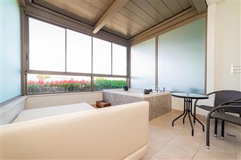 Commodore Elite Suites & Spa (Adults Only 18+)