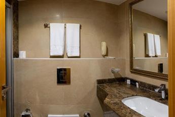 Crestium Prime Square Hotel 4*