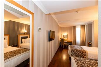 Crestium Prime Square Hotel 4*