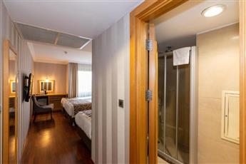 Crestium Prime Square Hotel 4*