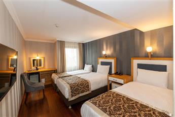 Crestium Prime Square Hotel 4*