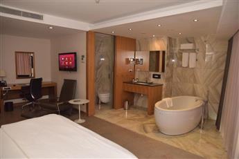 Crowne Plaza Istanbul Harbiye 5*
