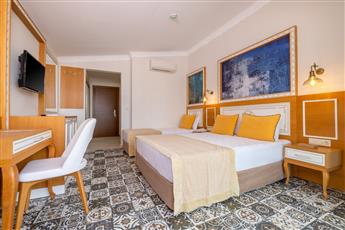 Crystal Club World of Colours 4*