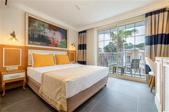 Crystal Club World of Colours 4*