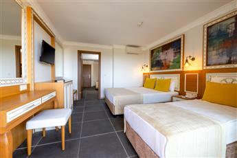 Crystal Club World of Colours 4*