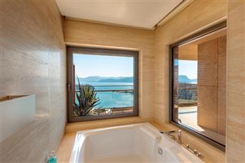 D Maris Bay