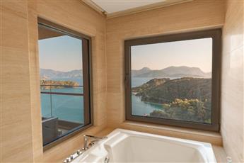 D Maris Bay