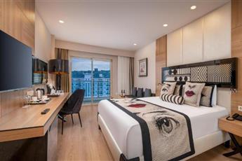 Delphin Imperial Lara