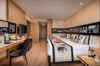 Delphin Imperial Lara