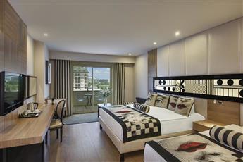 Delphin Imperial Lara