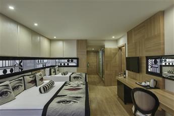 Delphin Imperial Lara