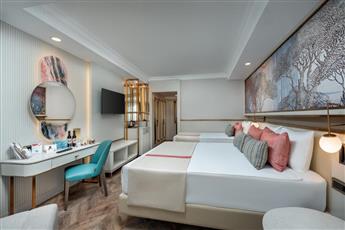 Delphin Palace