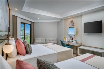 Delphin Palace
